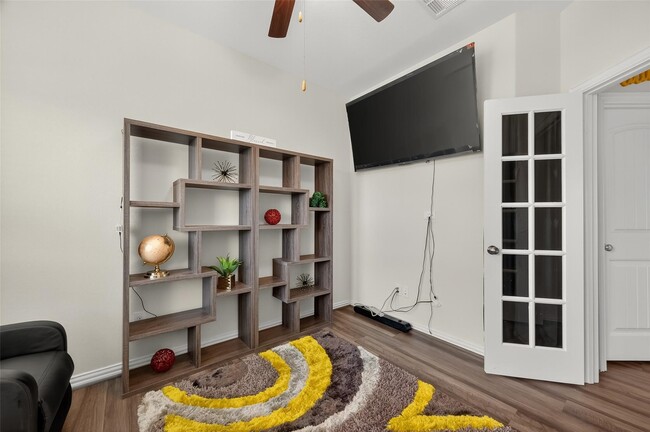 Building Photo - 15950 Boom Dr