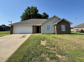 Building Photo - 121 Lanita Cir