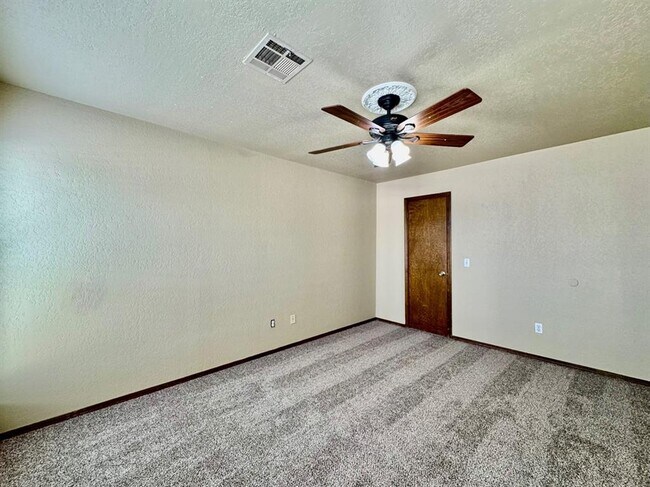 Building Photo - 415 Timberwind Rd
