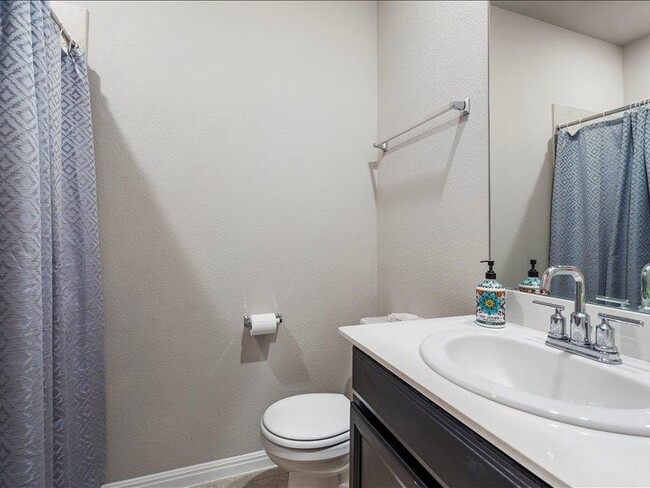 Building Photo - 200 Grapefruit Rd