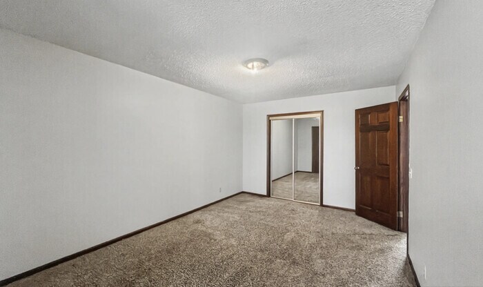 Building Photo - 2356 S Crysler Ave