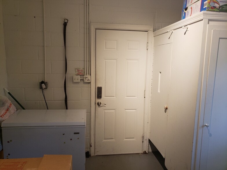 Building Photo - 1001 Shelby Dr