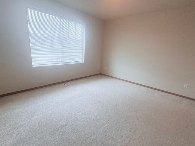 Building Photo - Charming 3-Bedroom, 4-Bath Home in the Heart of Orting