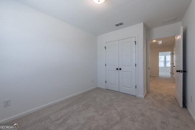 Building Photo - 5542 Highland St