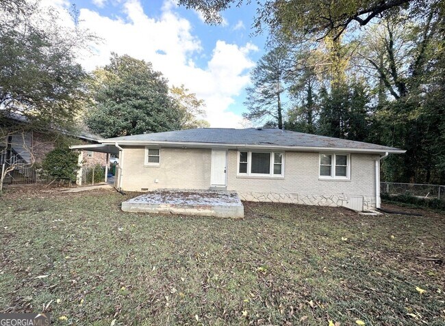 Building Photo - 1737 McKenzie Dr