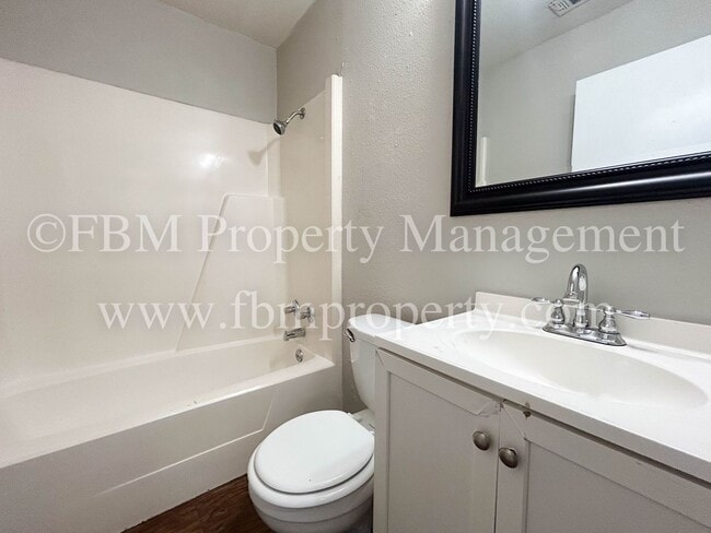 Building Photo - 1603 S Hall St