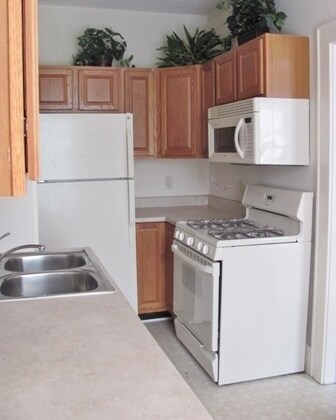 Building Photo - 102 Highland Pl