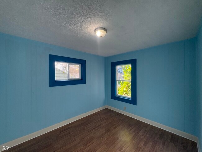 Building Photo - 2827 E 18th St