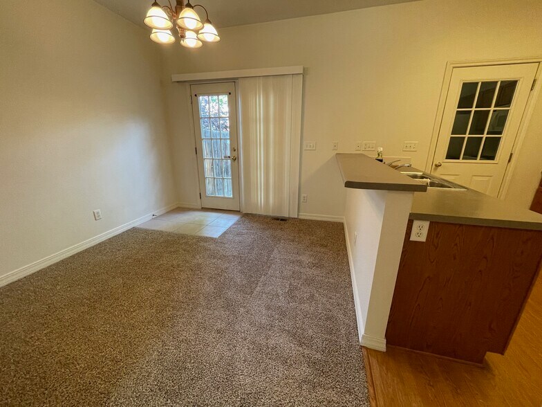 Dining - 1212 S Emery St