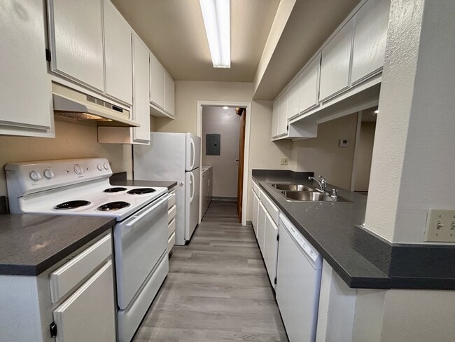 Building Photo - 307 Country View Ln
