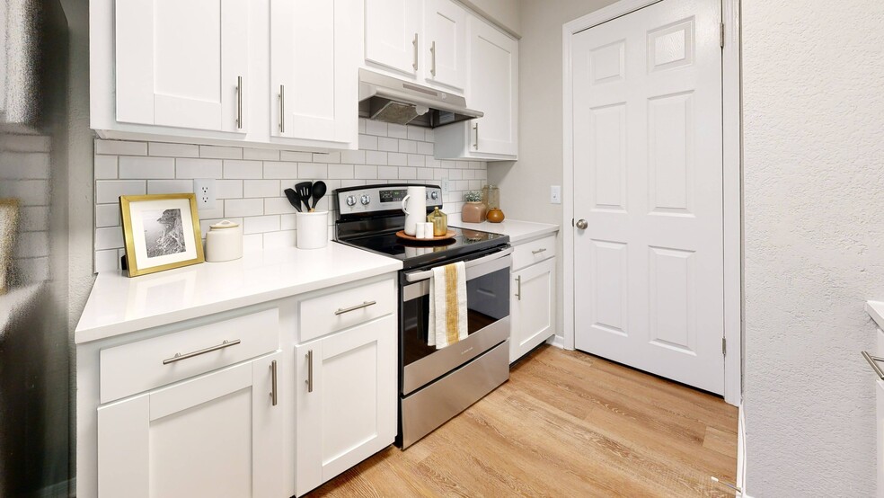 Newly Renovated Kitchen with Stainless Steel Appliances - The Landings of Brentwood Apartments