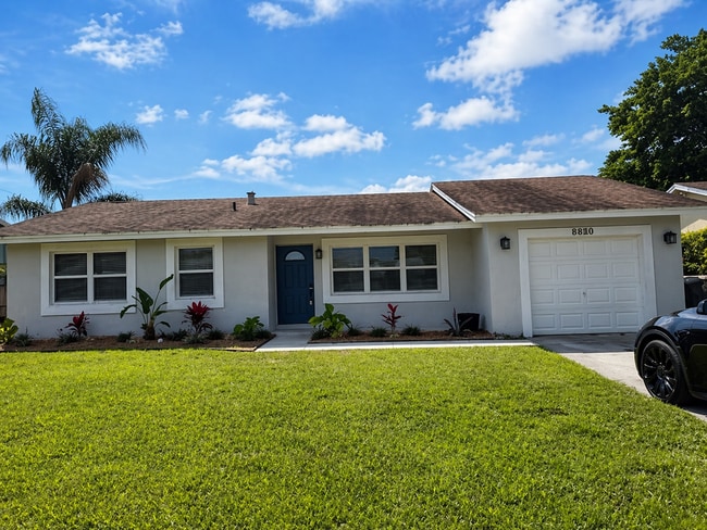 Building Photo - 9448 Saddlebrook Dr