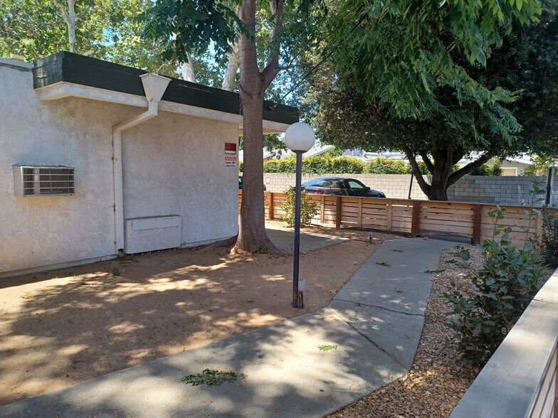 Building Photo - Individual Bungalows: All 1 bedroom/ 1 bat...