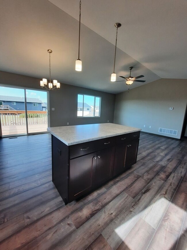 Building Photo - 4 BED | 3 BATH | SINGLE-FAMILY | DOUBLE GA...