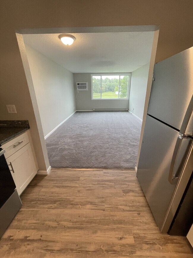 Building Photo - Beautiful Remodeled 1 Bedroom 1 Bath Apart...