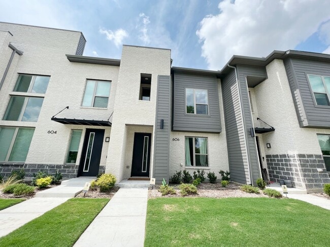 Building Photo - VIEW NOW - COMING SOON -Stunning 3-Bedroom Townhome Overlooking Greenbelt in Plano ISD 600 Collie...
