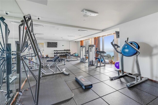 Building Photo - 335 S Biscayne Blvd