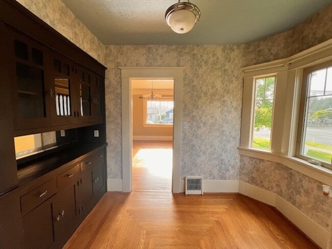 Building Photo - 1416