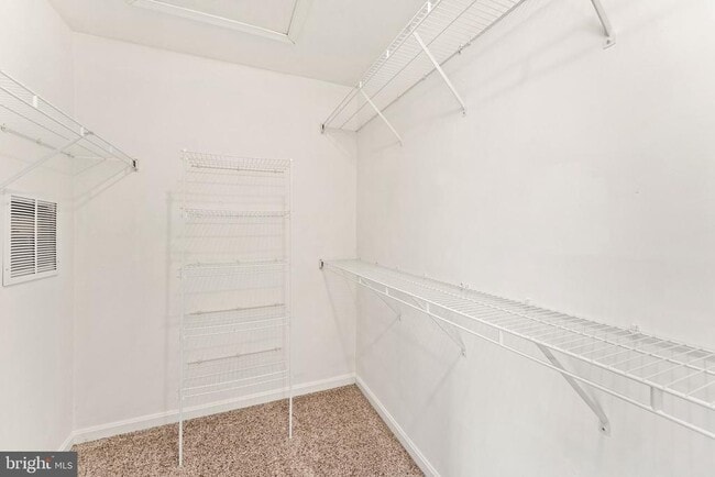 Building Photo - 1099 Longview Ln
