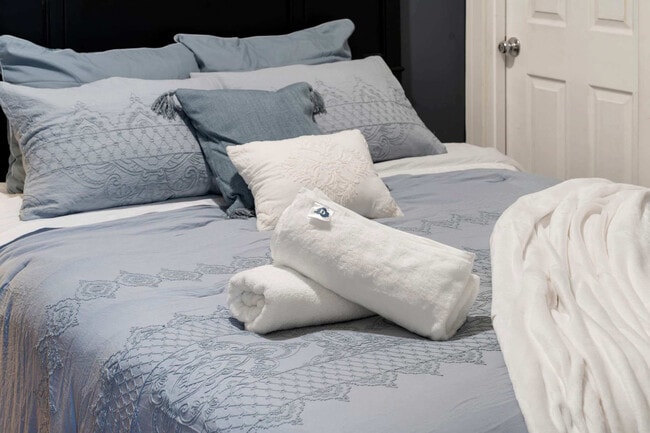 Building Photo - 109 S Paulina St