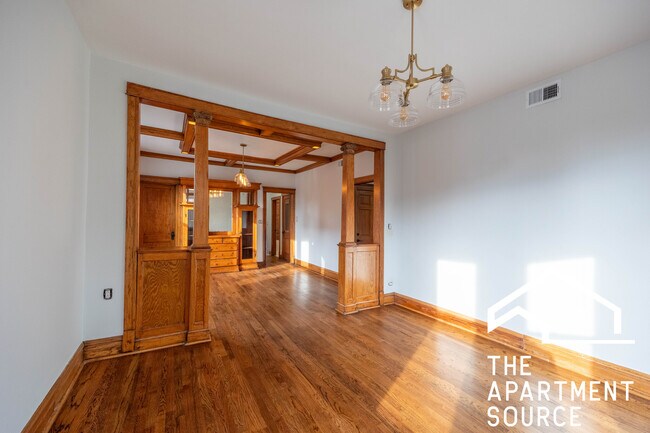 Building Photo - 2842 W Augusta Blvd