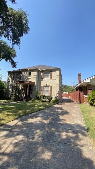 Building Photo - 4305 Bell St