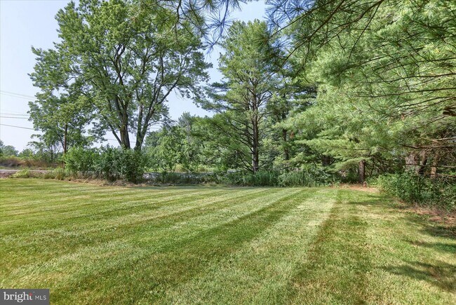 Building Photo - 4551 Colebrook Rd