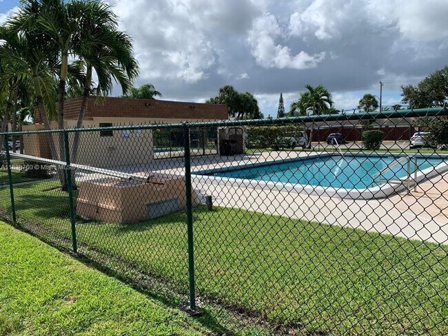 Primary Photo - 7941 Southgate Blvd
