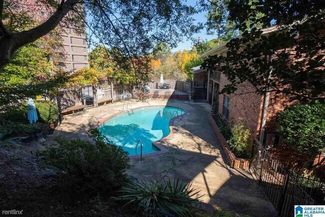 Building Photo - 2727 Highland Ave