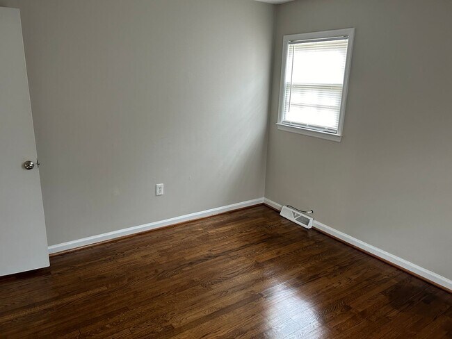 Building Photo - 412 Kingston Ave