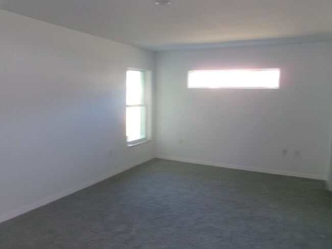 Building Photo - CENTRALLY LOCATED