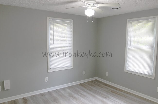 Building Photo - 5231 N Merrimac Ave