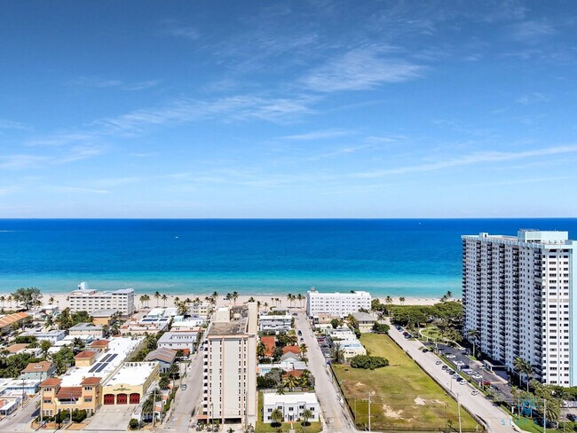 Building Photo - 809 S Ocean Dr