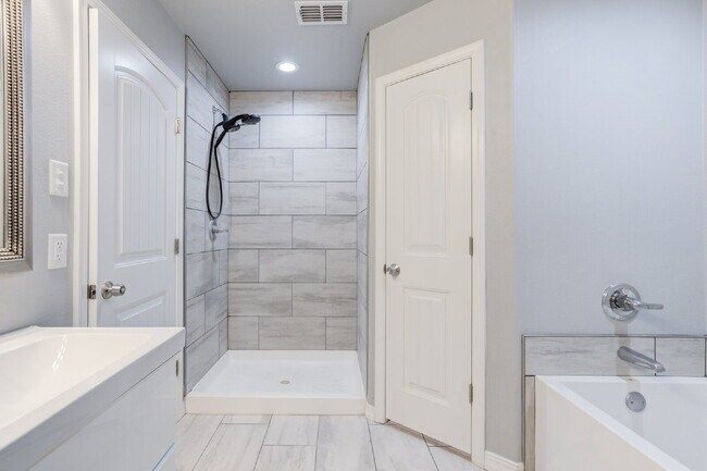 Building Photo - Wonderful 3 Bed 2 Bath in Willow Bend!