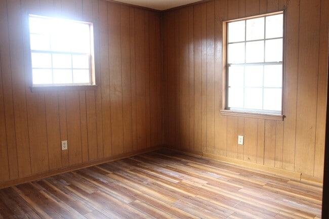 Building Photo - 2004 Coves Ct