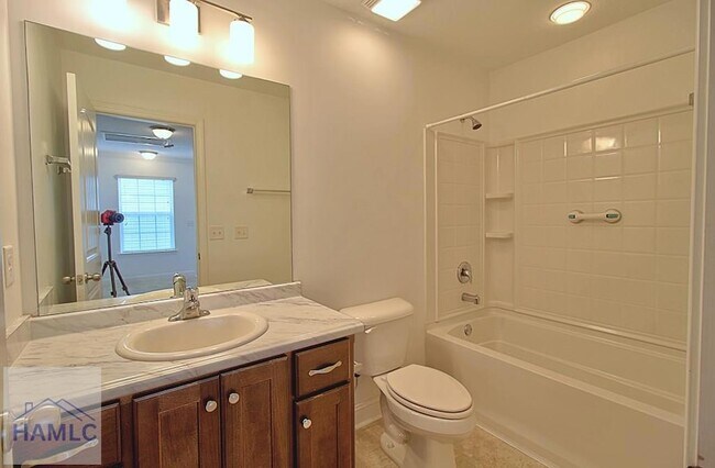 Building Photo - 188 Grandview Dr