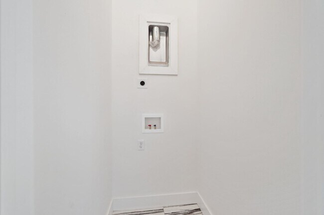 Building Photo - The White Workroom in The Heart of Selah