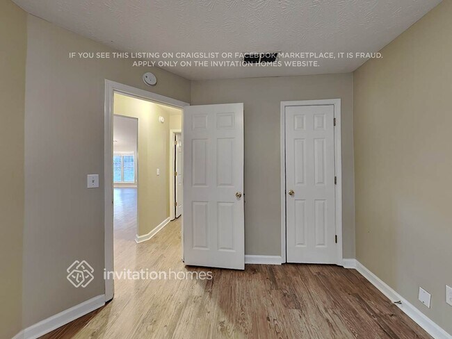 Building Photo - 2825 Maple Vista Ln SW