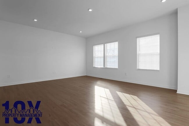 Building Photo - 3246 Mackinac Dr