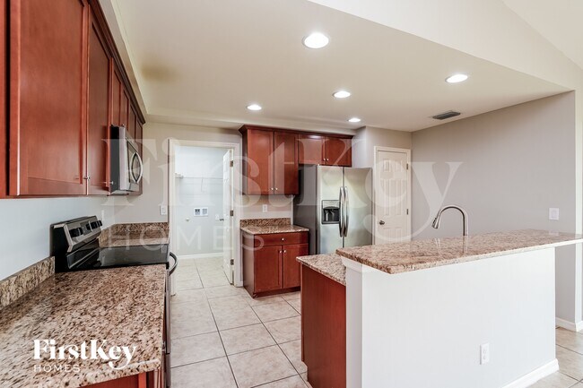 Building Photo - 2026 NW 10th Ave