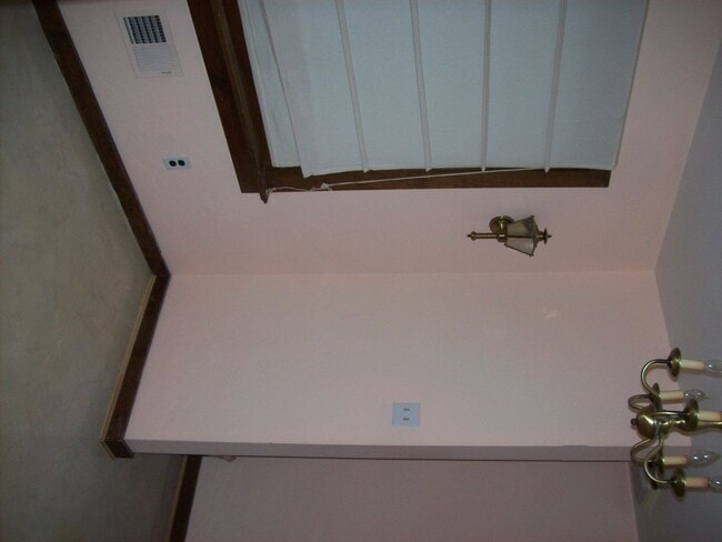 Building Photo - 2 bed  2 bath home in wiht woods with a pond