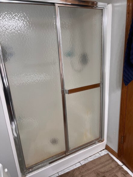 Master bedroom walk-in shower - 824 N Clover Ln