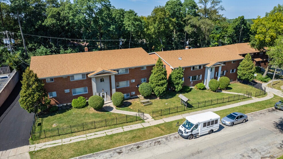 Building Photo - Lakeland Apartments ::OPEN HOUSE::