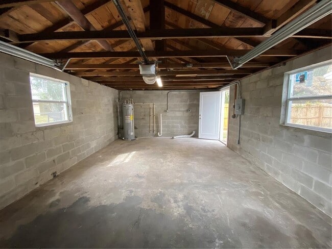 Building Photo - 38415 9th Ave