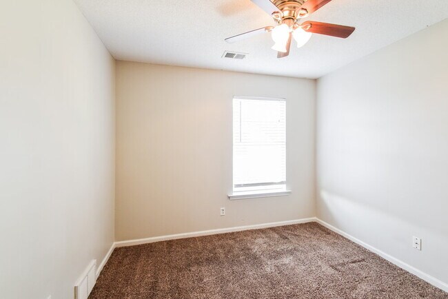 Building Photo - 7837 Pinefrost Ln