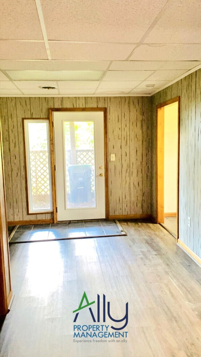 Building Photo - 506 Moseley Dr