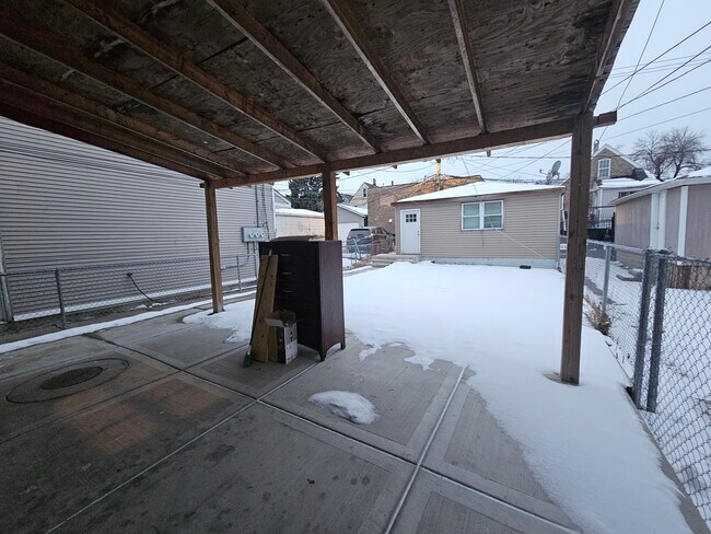 Building Photo - 2532 S Albany Ave