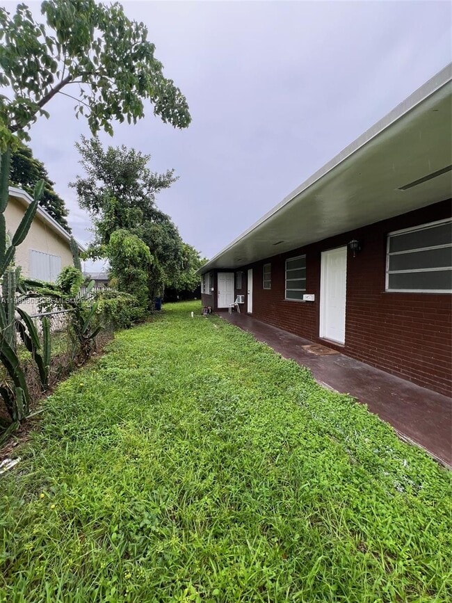 Building Photo - 608 NW 3rd Ave