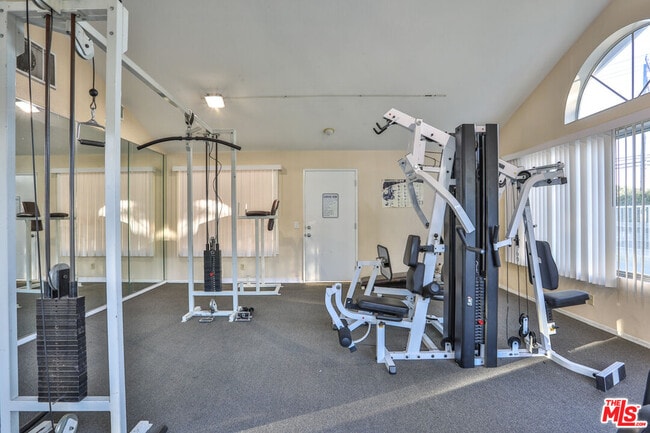 Building Photo - 926 W Philadelphia St