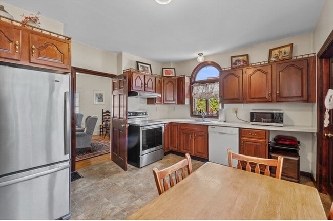 Building Photo - 12 Endicott St